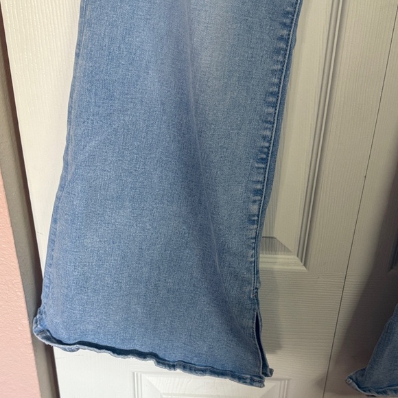 American Eagle Outfitters Light Blue Curvy Super High Rise Flare Jeans size 18S - Picture 3 of 10